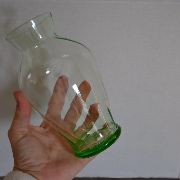 Vtg Lime Green Swirl  Vase - Picture 3 of 4